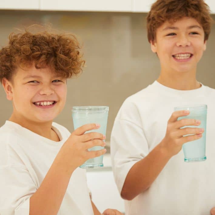 W2W-BOYS-DRINKING-ICED-FILTERED-WATER