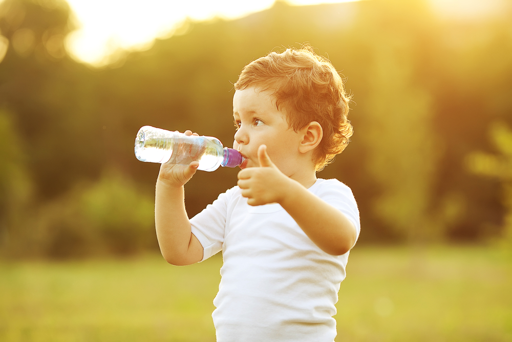 kid-drinking-bottled water