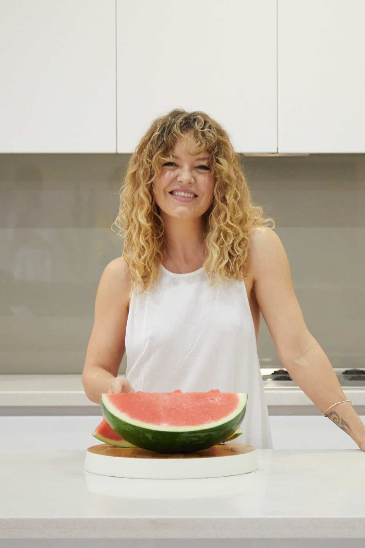 W2W-LADY-WITH-SOFT-HAIR-AND-SKIN
