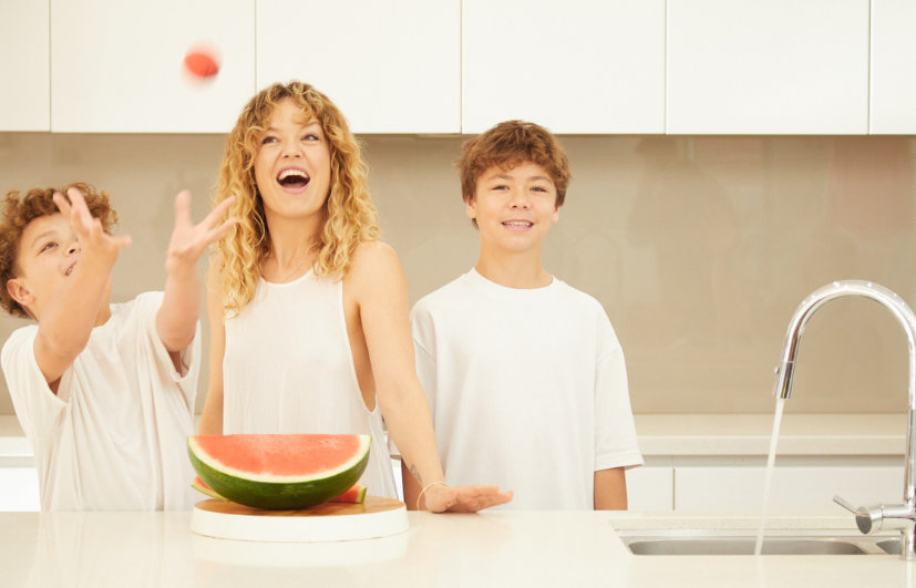 W2W-FAMILY-PLAYING-BALL-AND-EATING-WATERMELON-WITH-FILTERED-WATER-TAP