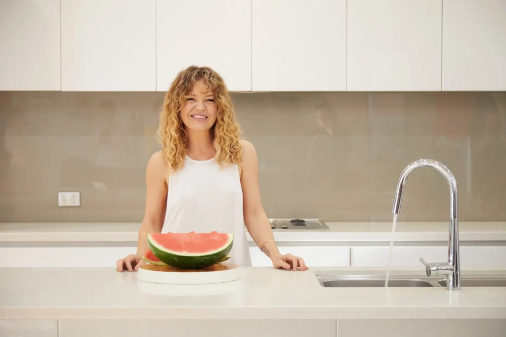 imgi_34_W2W-CUSTOMER-WITH-FILTERED-WATER-ON-TAP-IN-KITCHEN